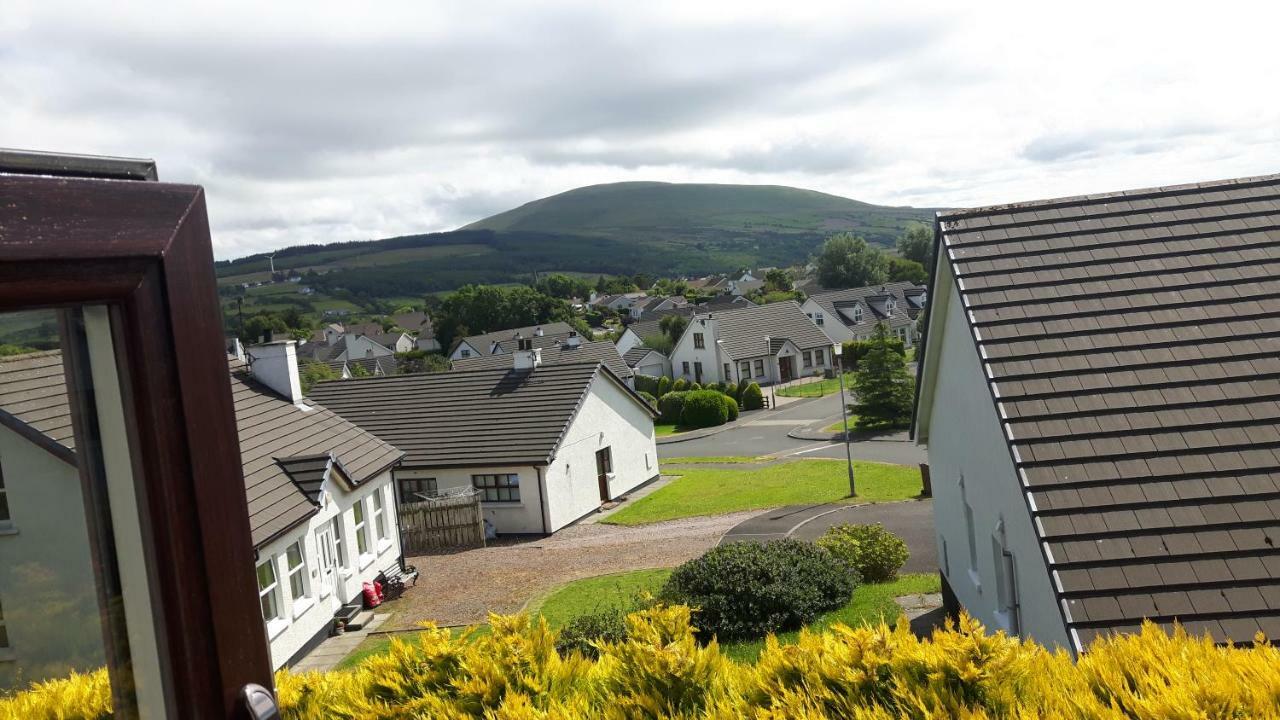J And J Guest House Ballycastle Exterior photo